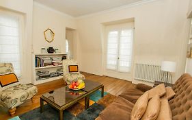 Pont Neuf - St Germain City Apartment